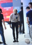 더쿠 - 방탄 지민 몸선이나 체구는 소년같은데 비율도 좋아버려