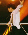 김종현 옷은 목장초원에서 젖소들 풀 줘야 할 것 같은 옷인데 왤케 섹시해 보이냐 - 프로듀스101 카테고리
