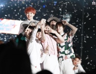 15년 드림콘때 단체셀카ㅠㅠ - 방탄소년단 카테고리