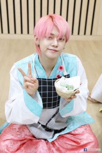 TOMORROW X TOGETHER ‘Chuseok Greeting’ Sketch (12장) - 투모로우바이투게더(TOMORROW X TOGETHER) 카테고리