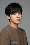 나 유찬이 나무위키 읽는데 배우 김동희랑 약간 닮은 면이 있다고 하길래 - 국내야구 카테고리