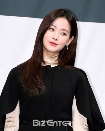 몇몇 사람들이 인스타상이니 뭐니 하지만 내기준 유니크한 얼굴인 여배우 - 스퀘어 카테고리