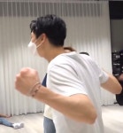 뭐야 슬금슬금 여우단이 나타나네 凸(^▼ｪ▼ﾒ^) - 국내유명인 카테고리