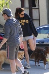 더쿠 - 오브리 플라자) Out with Her Dogs in Los Angeles 03242020