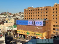 호텔 전광판도 광고 시작했네 - 이호정 카테고리