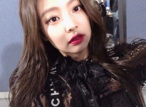 셀고인듯 아닌듯 애매한 제니 셀카 모음.jpg - 스퀘어 카테고리