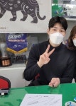 더쿠 - 야ㅑㅑㅑㅑㅑㅑ 대헌이 강원도청에서 싸인해주고 있대