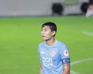 더쿠 - 어제 찍은 태욱이 사진 놓고가도 됨?