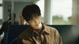 기차 맞은편에 이 남자가 앉는다면...... - 방탄소년단(BTS) 카테고리