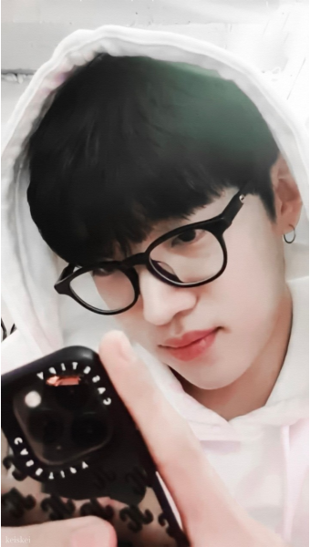재찬이 천만하트브이앱 하던 날 다른 취미 덕메한테 브이앱 본다니까 하는 말이 - 국내유명인 카테고리