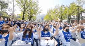 전국에서 모인 555명의 삭발식 - 스퀘어 카테고리 대표 이미지