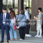 아니 슬렉스 핏도 미쳤는데 흰운동화 - 김선호 카테고리