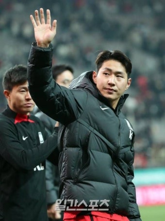 전체 게시판 - 아니 황선홍 기사 보는데 이강인 기사짤 뭐냐 왜계속 잘생겨짐