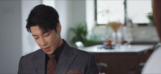 ㅅㅂ 두레이 쟝쥔이 준 넥타이 차고있네 - 차이나 카테고리