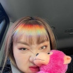 앞머리 무지개색으로 염색한 이영지.jpg - 스퀘어 카테고리