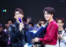 안이 곧 못볼것처럼 얘기하고 울고 그러더니 바로 다음날 스케줄 생기는건 뭐야😆 - 태국 카테고리 안이 곧 못볼것처럼 얘기하고 울고... 