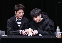 이 댕댕이 인형이 모라고ㅠㅠㅠㅠ - 펜타곤 카테고리