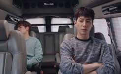 더쿠 - 뭐야 아래글 봤는데 신태인 투샷 숨막히는 차 안 저거 말고 없어?