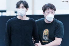 더쿠 - 시어터플러스 12월호 연습실 사진들