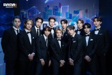 더쿠 - [#2022MAMA_Moment] Photo Time INI(아이엔아이)