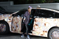 더쿠 - 조조 시와) With Her Tricked Out Tesla X in Los Angeles 1016...