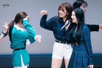권은비 진주 인사받는 짤 고화질ㅋㅋㅋㅋㅋㅋ - 아이즈원(IZ*ONE) 카테고리