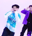 정한이 오른쪽에서 빵긋빵긋 웃는데 너무 이쁘자나ㅠㅠ - 세븐틴 카테고리