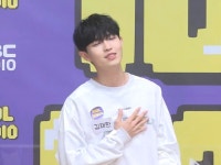 요즘에는 헤어 볼륨 살릴때 이거 쓴다며 - 케이돌토크 카테고리