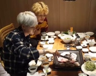 윤기는 조용히 고기를 굽는다 - 방탄소년단(BTS) 카테고리