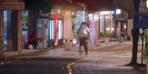 전체 게시판 - 노란 벽돌길을 함께 걸어가는 동주와 태희