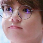 안경 쓴 동구래미 뉴짤 생성 기념 짤털 - 방탄소년단 카테고리