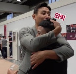 더쿠 - 승우 덩치 큰 사람한테 안길 때 왤케 귀엽지