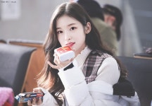 안뇽..ㅎ 입덕부정기 거치고있는 덬인데 아린이 이쁜 사진좀ㅎ... - 오마이걸 카테고리