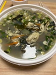 전체 게시판 - 8천원 짜리 굴 칼국수 시켰는데 양이 ㅈㄴ 산더미만해