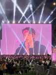 전광판 뚫고 나오는 미모들이야 - 방탄소년단 카테고리