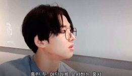 더쿠 - 소속사 직원이 브이앱도중 러브액츄얼리 찍은 사건ㅋㅋㅋㅋ