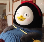 앉아있는거 왜이렇게 예뿌냐 - 펭수 카테고리