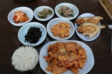 평생 제육볶음 공짜 vs 평생 돈까스 공짜 - 스퀘어 카테고리