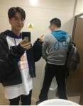 공중화장실에서 셀카 찍었다가 욕 먹은 남자연예인 - 스퀘어 카테고리