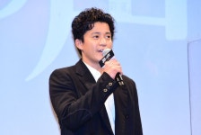 더쿠 - 영화 「죄의 목소리」 공개 직전 이벤트 - 오구리 슌, 호시노 겐, 도이 노부히로 감독