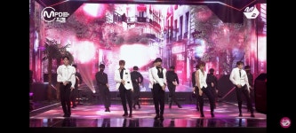 다들 어떻게 이렇게 쭉쭉 뻗고 멋있지 (발캡쳐주의) - 2PM(투피엠) 카테고리