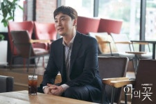 ‘악의 꽃’ 서현우 “하나같이 본심 가린 인물들 매력적” - 드영배 카테고리