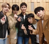이거 혹시 첨 공개되는 단체사진이야??ㅠㅠㅠㅠㅠ - DAY6(데이식스) 카테고리