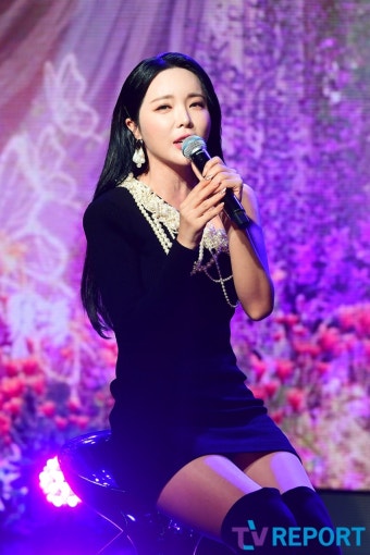 [T포토] 홍진영 '감미로운 발라드 무대'