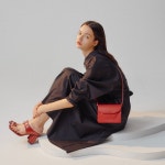 WIZWID:위즈위드 - [HIEMS COR:옘스코르][10%할인+10%쿠폰]48 LETTER CROSS BAG BURNT RED WIZWID