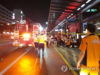 야탑역 버스정류장 덮친 `벤츠남`… 도주까지? | 한국경제TV 야탑역 버스정류장 덮친 `벤츠남`… 도주까지?