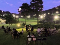 오크밸리 리조트, 라이브 공연과 야외 바비큐 & 비어 가든 운영…‘싱그러운 여름밤 낭만 가득’ | 한국경제TV 오크밸리 리조트, 라이브 공연과... 