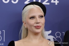 레이디 가가 내가 남자라는 소문, 해명 안한 이유 있다 | 한국경제TV 레이디 가가 내가 남자라는 소문, 해명 안한 이유 있다
