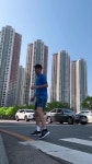 Guy Performs Spinning Taekwondo Kick on Street | 지금 무료로 감상하기 - Y8.com