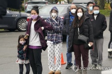 미국 코로나19 들불 확산…선별진료소 북적 | 연합뉴스